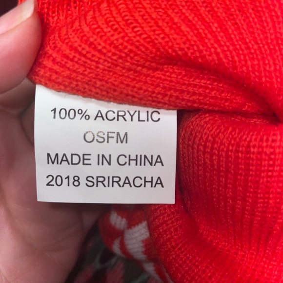 SRIRACHA SAUCE LOGO RED WINTER CAP BEANIE WITH POM POM BALL KNIT NWT - Picture 7 of 8